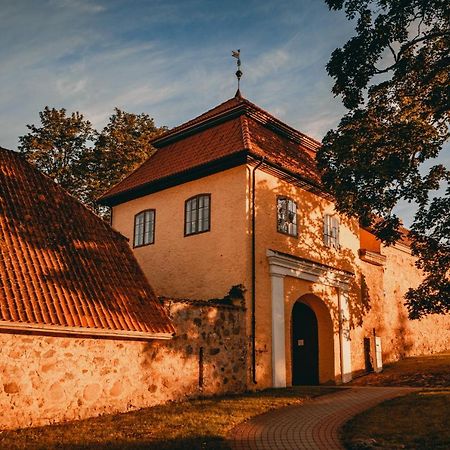 Slokenbekas Muiza Hotell Milzkalne Exteriör bild