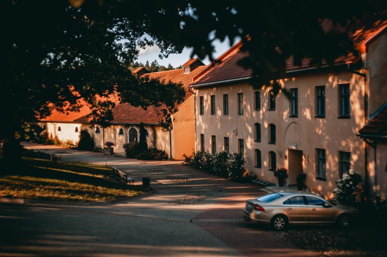 Slokenbekas Muiza Hotell Milzkalne Exteriör bild