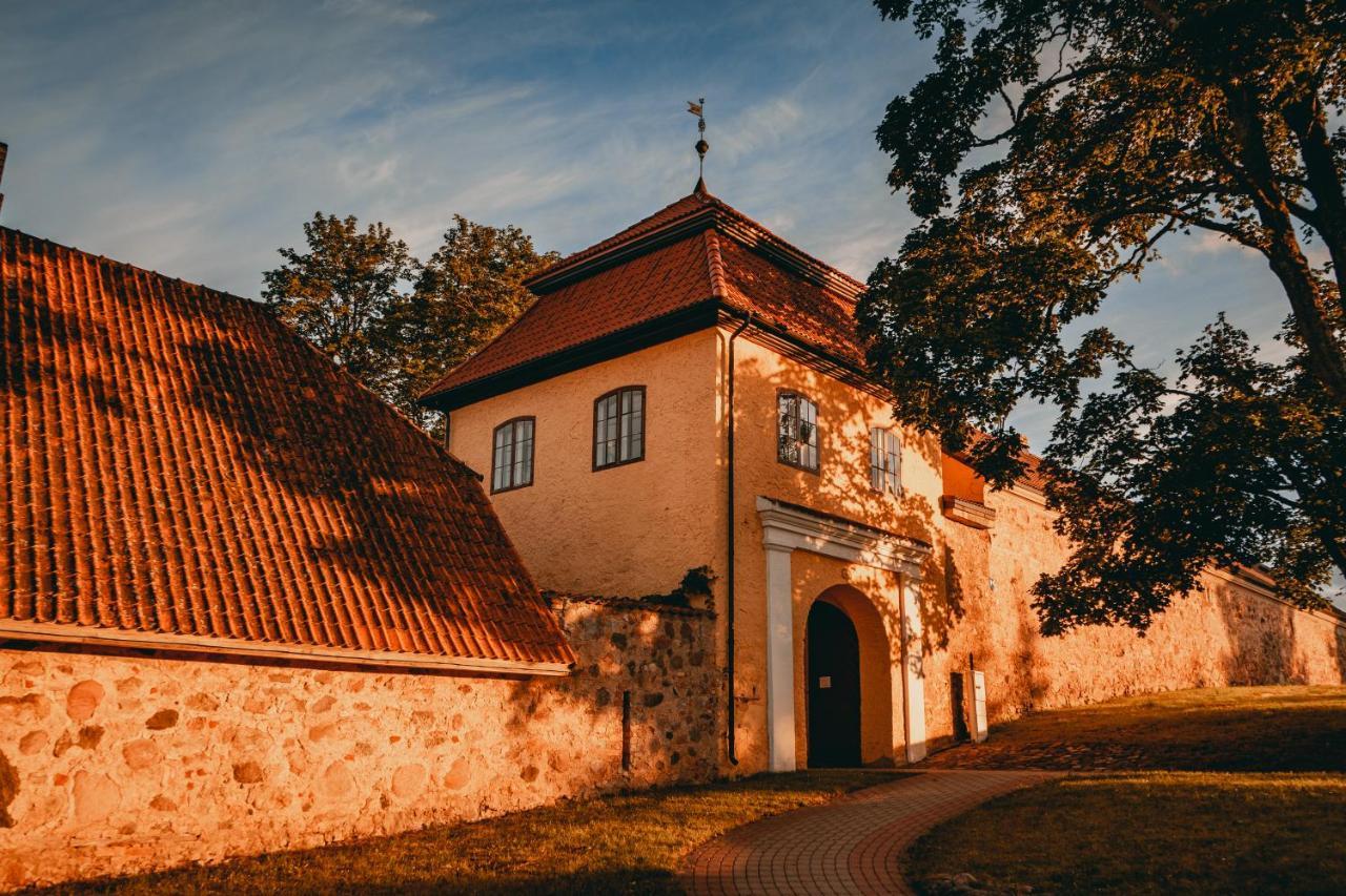Slokenbekas Muiza Hotell Milzkalne Exteriör bild