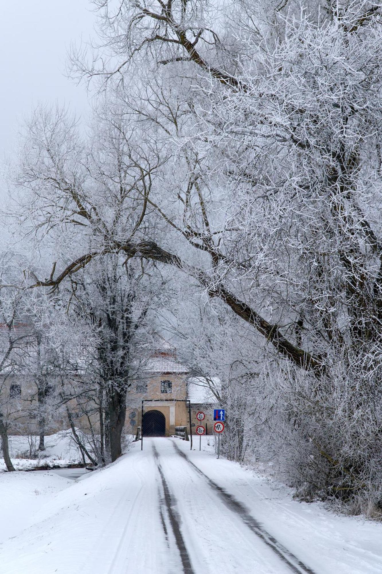 Slokenbekas Muiza Hotell Milzkalne Exteriör bild